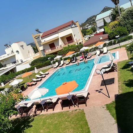 יאליסוס Santa Helena Hotel מראה חיצוני תמונה