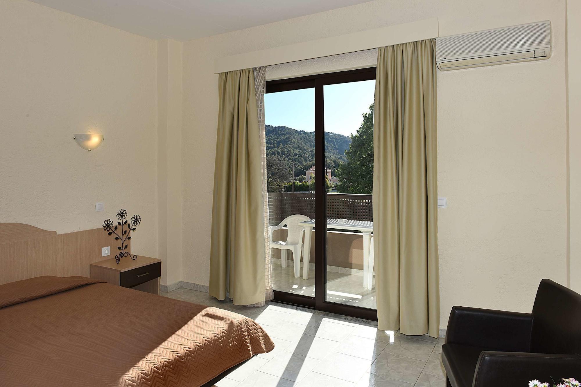 יאליסוס Santa Helena Hotel מראה חיצוני תמונה