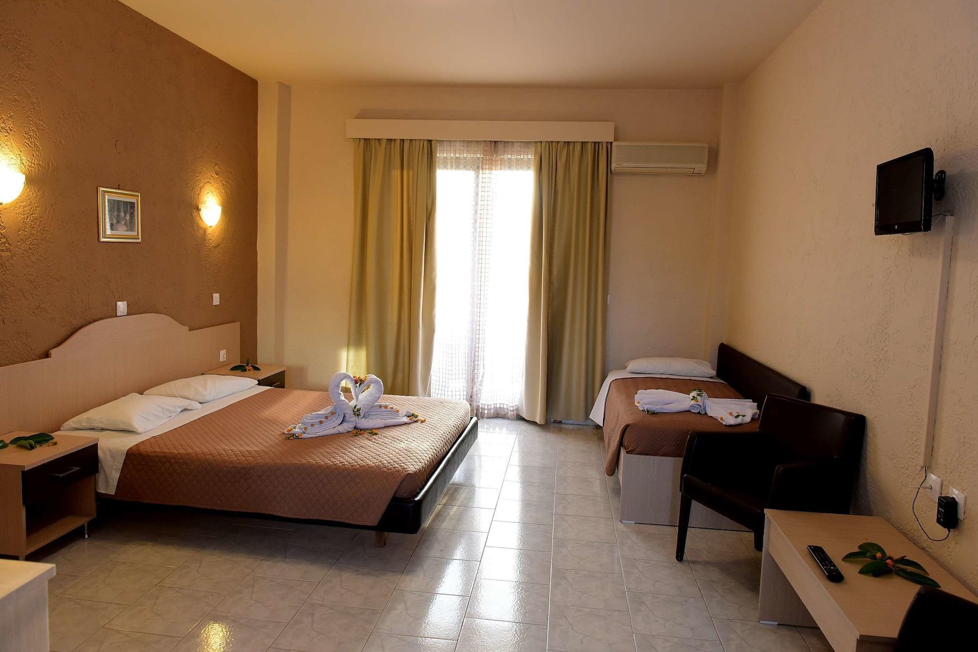 יאליסוס Santa Helena Hotel מראה חיצוני תמונה