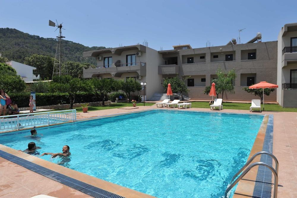 יאליסוס Santa Helena Hotel מראה חיצוני תמונה