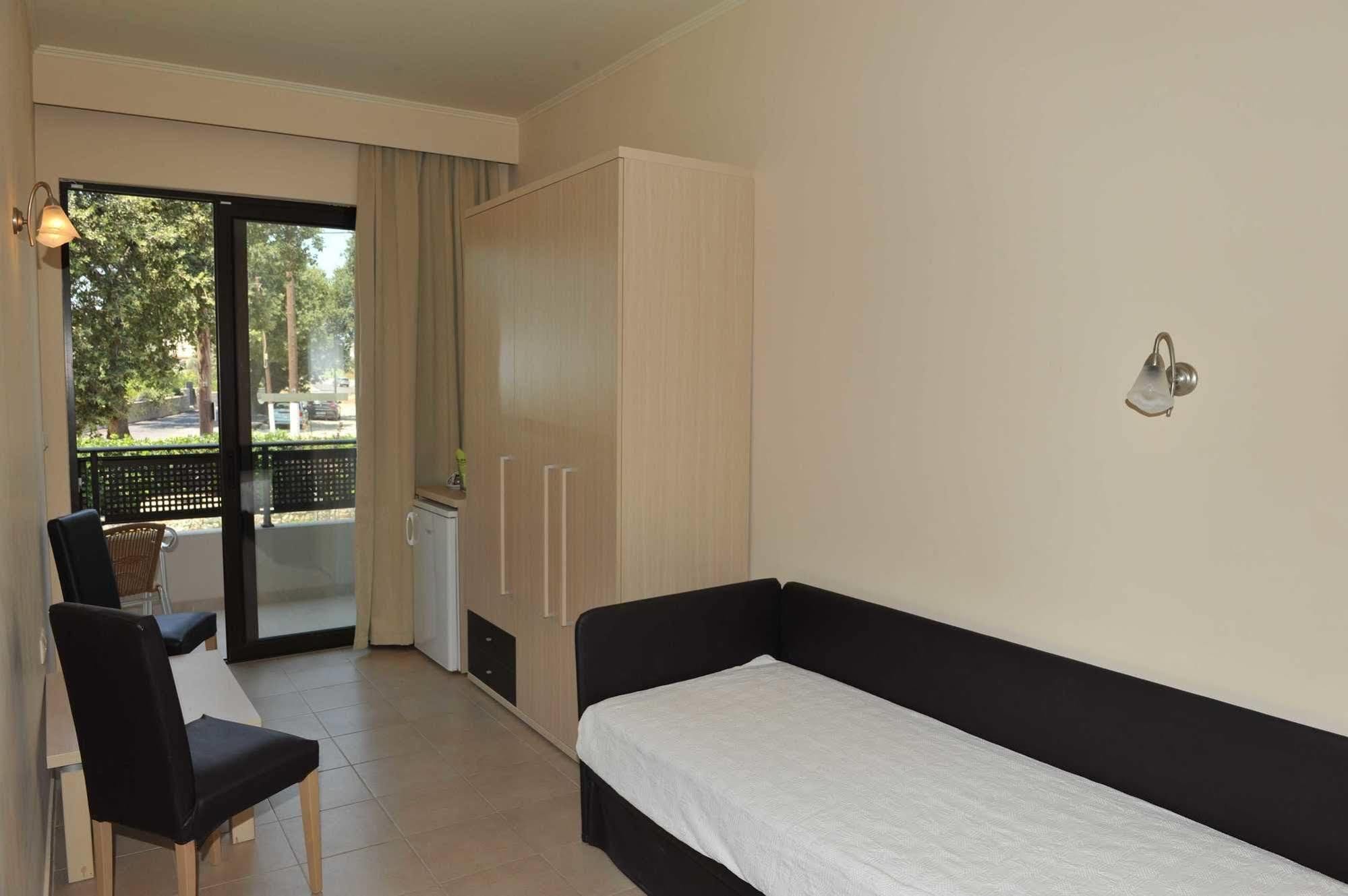 יאליסוס Santa Helena Hotel מראה חיצוני תמונה